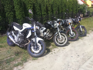 4 motocykle obok siebie